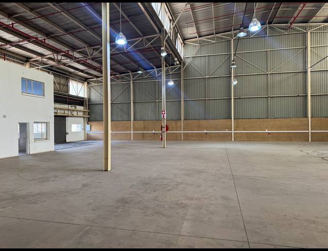 1,780M² WAREHOUSE TO LET IN HERMANSTAD